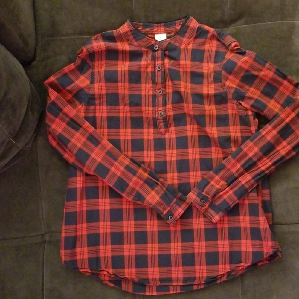 ⛔️SOLD⛔️OshKosh navy red plaid shirt